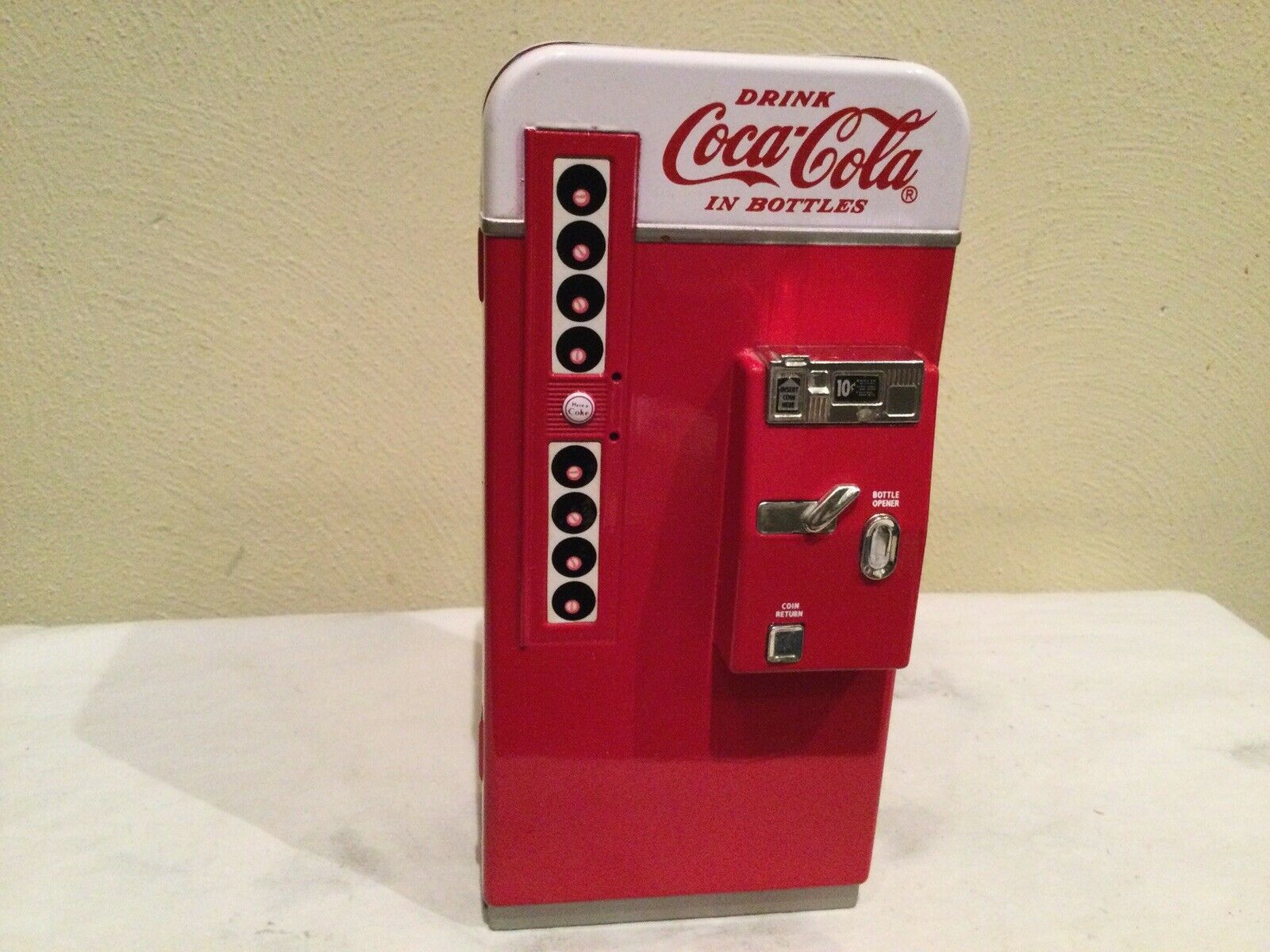 Vtg. 1995 Coca Cola Diecast Vending Machine Replica Bank W/ Plug, 7 1/2 In.