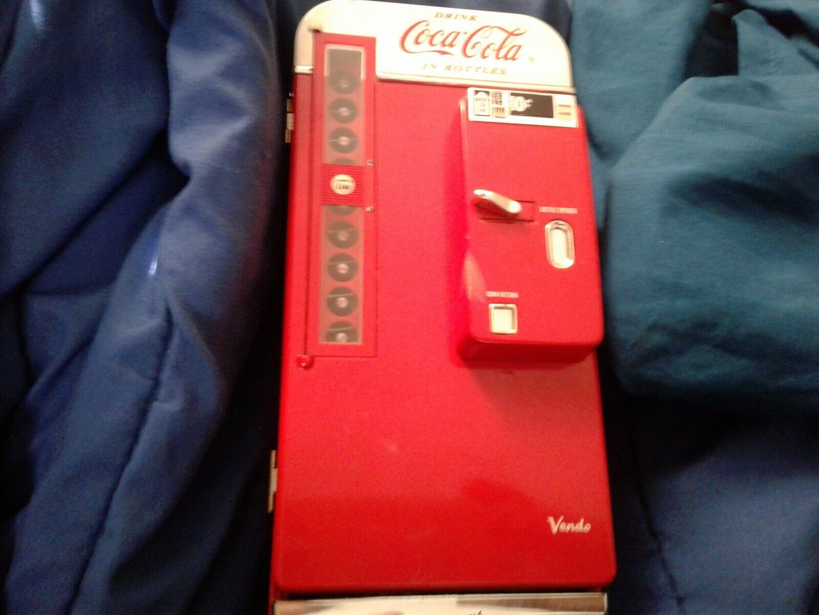 Vendo - Coca-cola Vending Machine Musical Bank Ck 31619 - Works Plays Music !